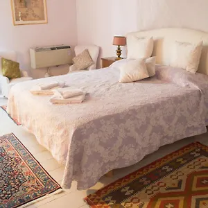 https://la-rosa-townhouse.it-tuscanyhotel.com
